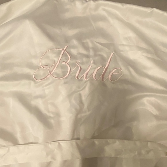 NWOT Apt. 9 Embroidered Bridal Robe - Picture 3 of 4
